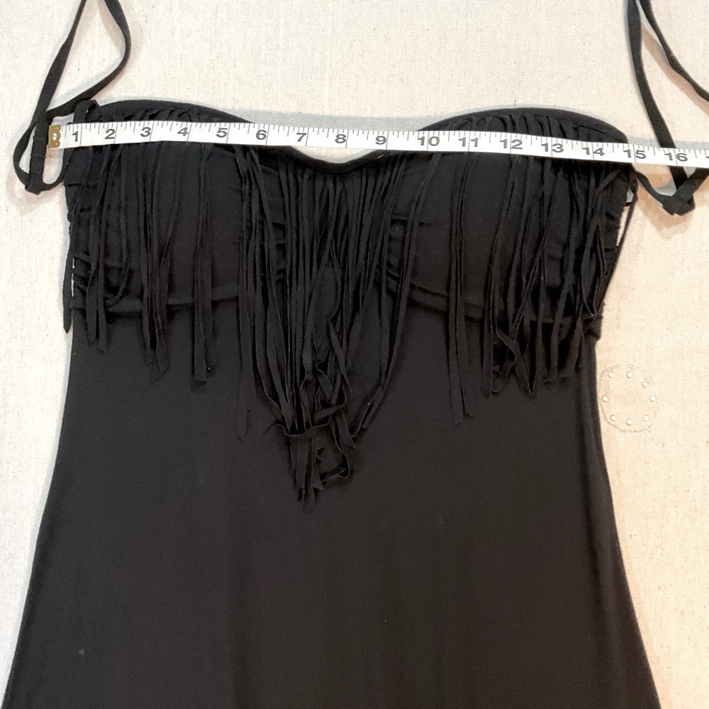 la Vie en ROSE, MEDIUM STRAPLESS DRESS with built in BRA.with fun fringe.
A+